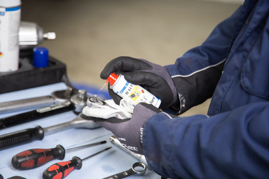 W 44 T® Multi-Spray 万用防锈润滑喷剂 | lubricating and multifunctional oil with 5-fold function