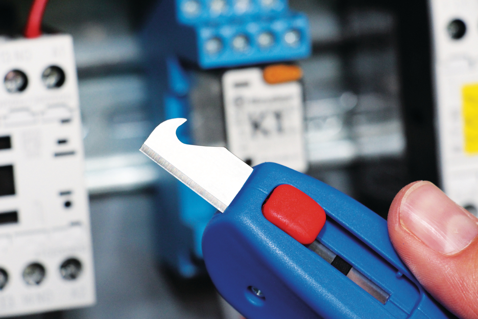电缆刀 No. S 4-28 | 带可伸缩型钩形刀片 | 适用范围：直径 4 - 28 mm