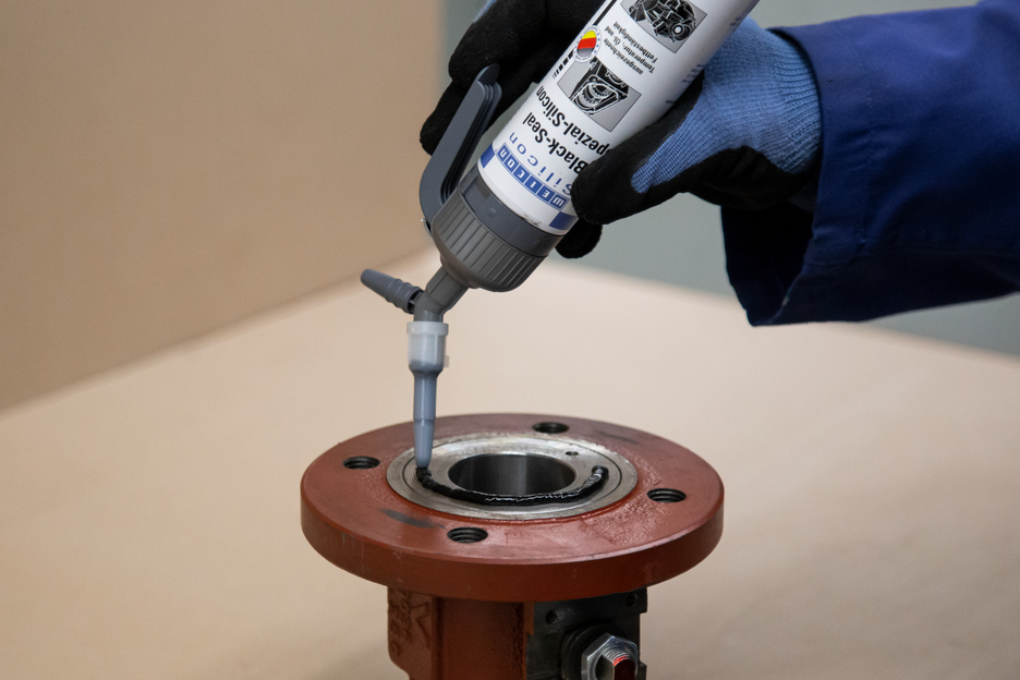 黑色密封胶 | permanently elastic sealant for oil- or grease-resistant areas