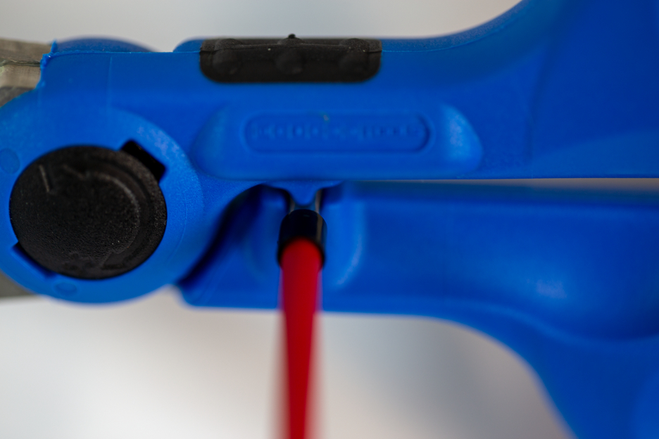 No.35 电缆剪 | with 2-component handles for more safety incl. stripping and crimping function