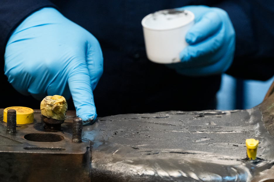 WEICON 耐高温钢铁修补剂 HB 300 | high-temperature-resistant epoxy resin system for repairs and moulding