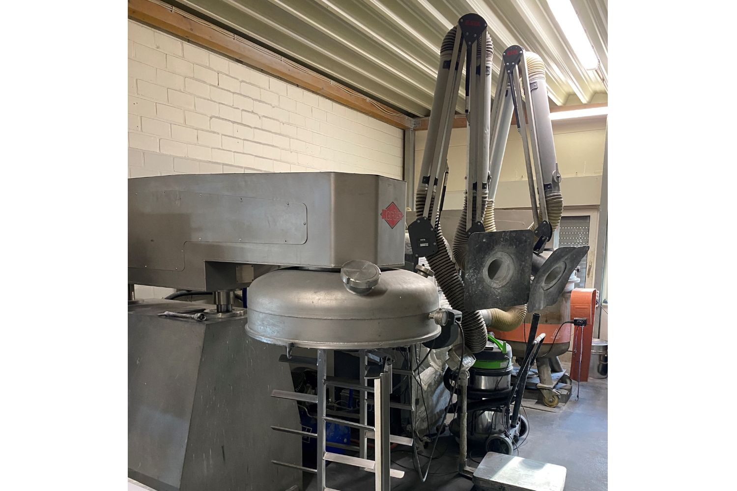 房間內的大型機器