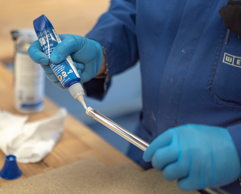 WEICONLOCK® AN 301-65 法兰密封胶 | 含PTFE，中等强度，获饮用水接触许可