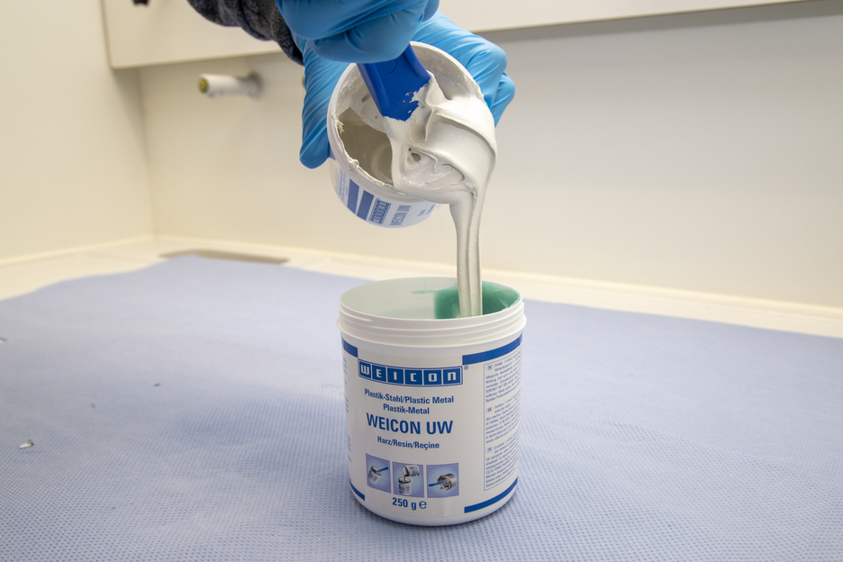 WEICON 耐水型修补剂 UW | mineral-filled epoxy resin system for repairs and moulding on wet surfaces