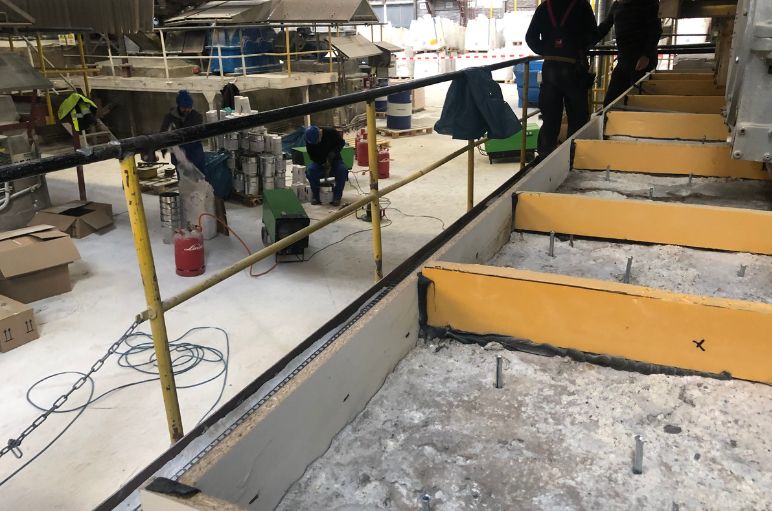 用木樑準備地板