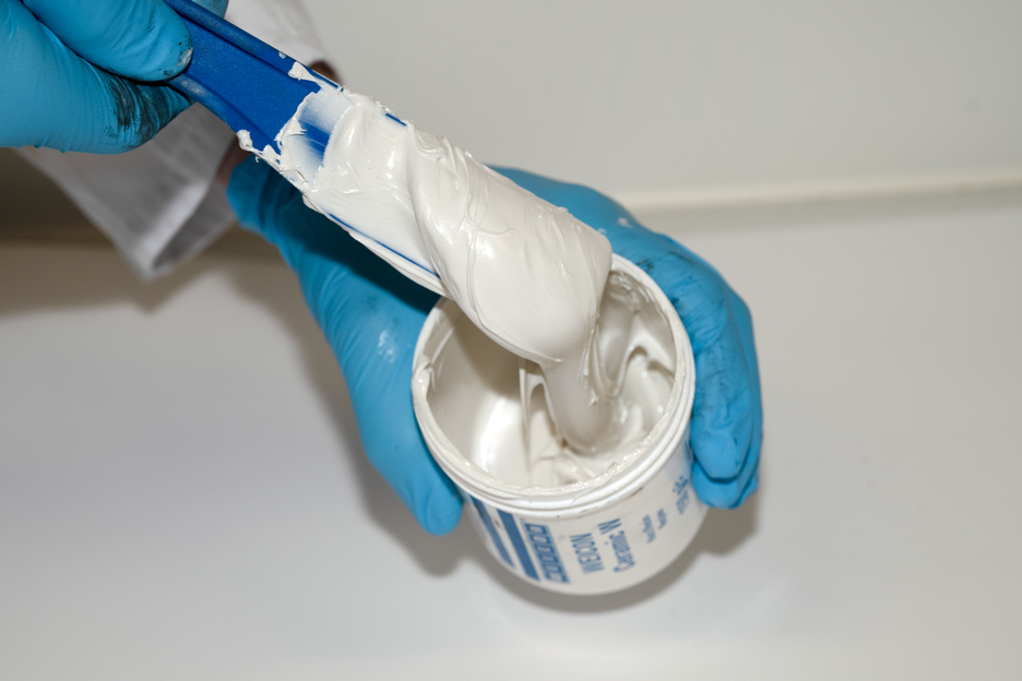WEICON 耐磨型陶瓷修补剂 W | mineral-filled epoxy resin system for wear protection coating
